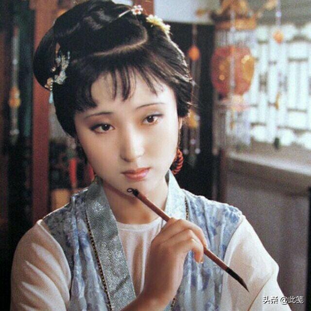 今夜偏知春气暖,虫声新透绿窗纱。古诗意新解有哪些？越新越好？