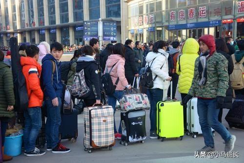 郑州90后活剥小狗图片疯传:为什么大学不能开学？不开学自己去学校可以吗？