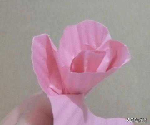 100种皱纹纸折花简单,怎么做简单又漂亮的纸花？