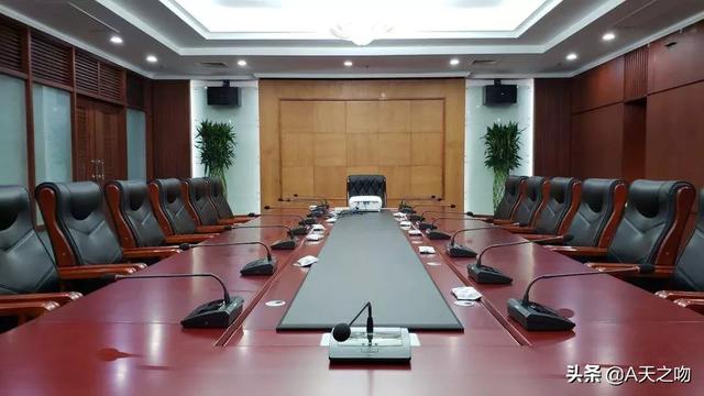 为什么宴席坐次和会议坐次相反？
