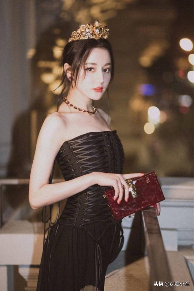 蔡明热巴晒合影:迪丽热巴为什么叫“胖迪”？这跟她的长相有关吗？