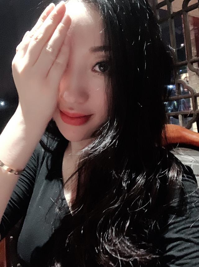 四十多岁的女人随时在朋友圈里晒自拍是什么心态