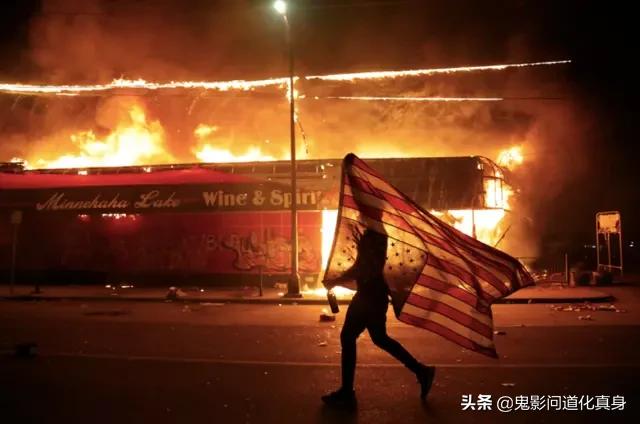 怎么看待全美多地爆发抗议游行继续,城市现场犹如战场呢？