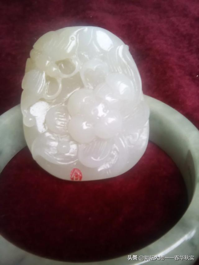 白玉好还是羊脂玉好,羊脂白玉与籽料哪个是首选？