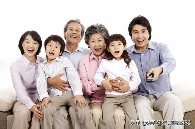 你认为是母爱大于父爱,还是父爱大于母爱？为何？