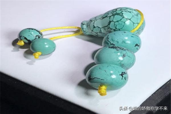 染色的玉石怎么鉴别,怎么辨别玉石的染色烧色？