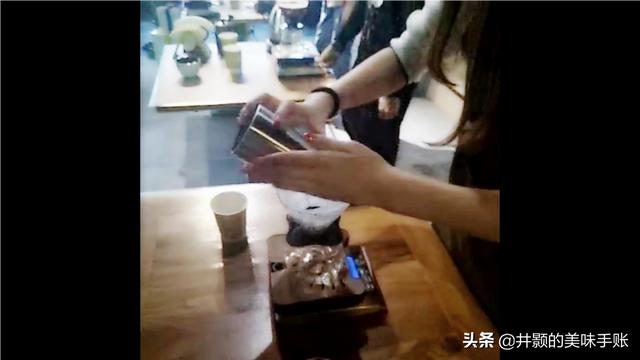 肯德基猫:麦当劳和肯德基喝咖啡你喜欢去哪家？你觉得哪家比较好呢？