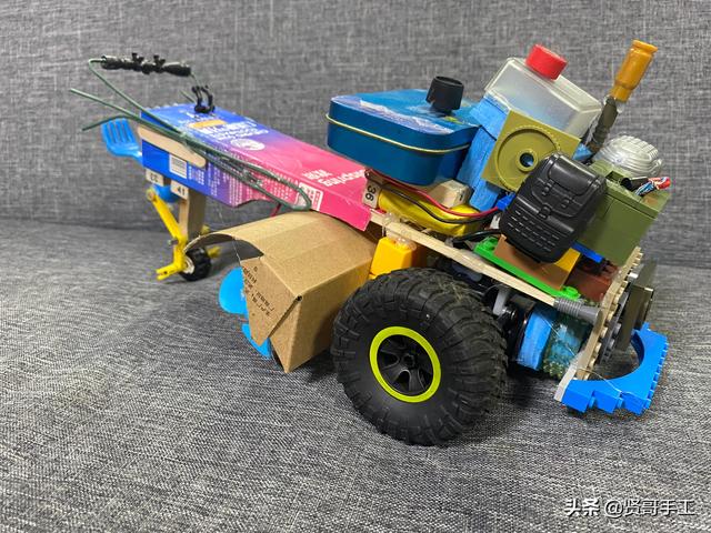 <strong>幼儿会自己独立做手工吗？为什么学校经</strong>