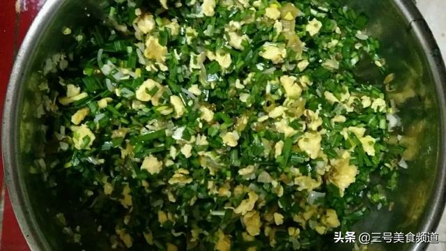 韭菜粉丝鸡蛋饺子馅的做法，早餐店里的韭菜鸡蛋粉条蒸饺馅是怎么做的？