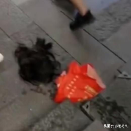 厕所露脸高清近距离偷拍:镇江男子穿女装进女厕所偷拍，被当场抓获，你怎么看？