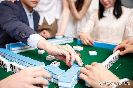那些整日里在“茶室”里打“小麻将”的人们,都是什么人？