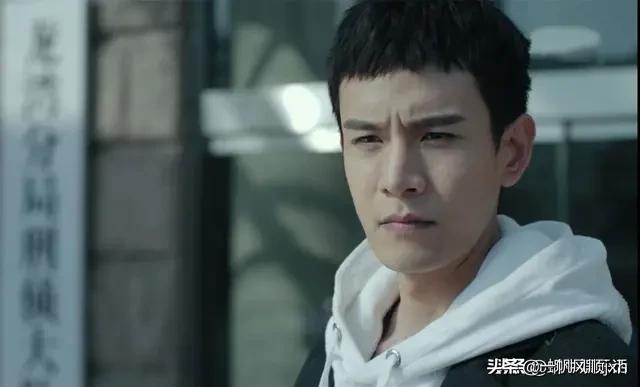 燃烧电视剧情介绍:电视剧《燃烧》里许家桐和罗伯特是什么关系