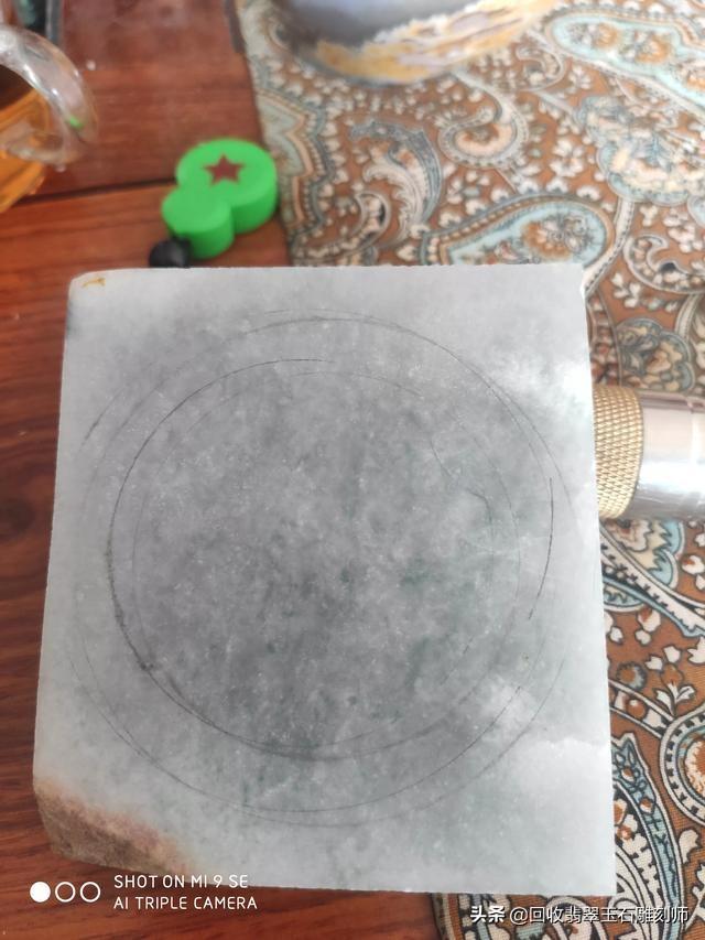 翡翠种水图片,这是什么种水的翡翠片料？