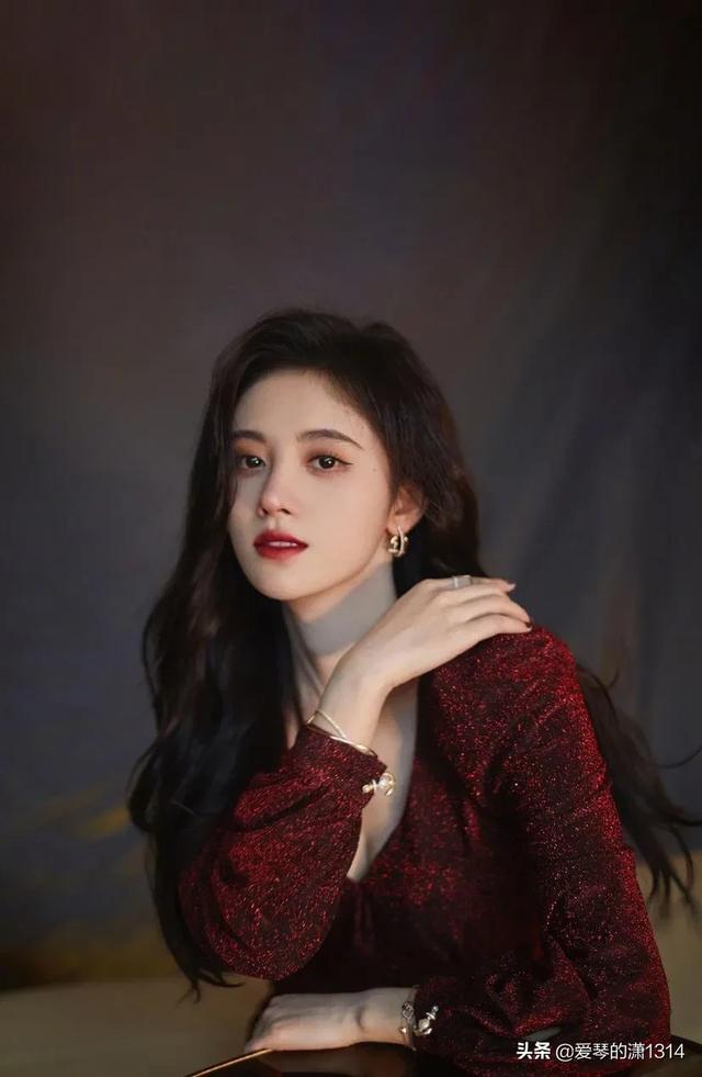 鞠婧祎素颜:为啥称呼鞠婧祎“四千年美女”，你觉得她漂亮吗？你喜欢她什么？