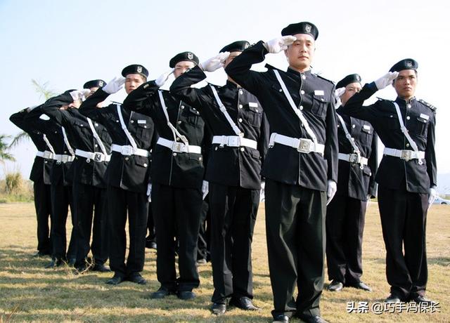 小区保安多少钱一个月，在深圳做保安一个月能拿多少钱