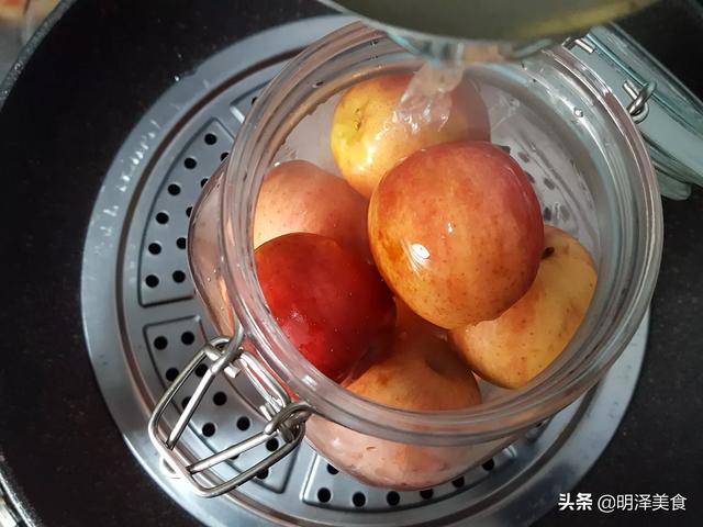 黄桃罐头怎么做，煮水果罐头怎么煮都放什么？