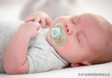宝宝睡觉不踏实怎么办：婴儿睡觉不踏实容易醒