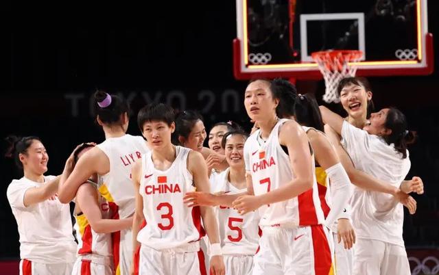 理性讨论，中国女篮若想更进一步，主教练许利民该不该让贤？:许俊民
