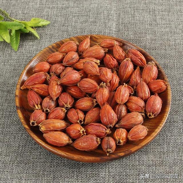 黄栀子炒鸡会上色吗？