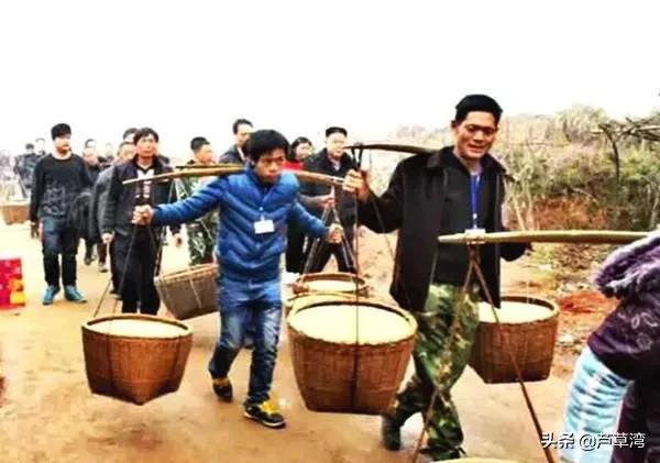 如果给交了一辈子公粮的老农民发放退休金,你认为多少钱最合适？