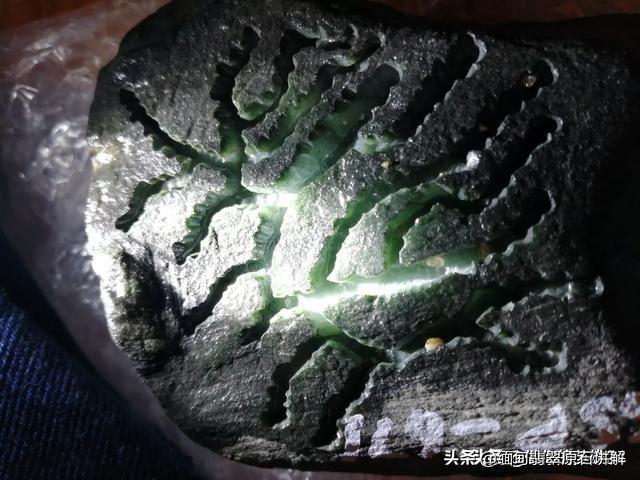 怎么知道自己的翡翠值多少钱,我这个是不是翡翠，值多少钱？