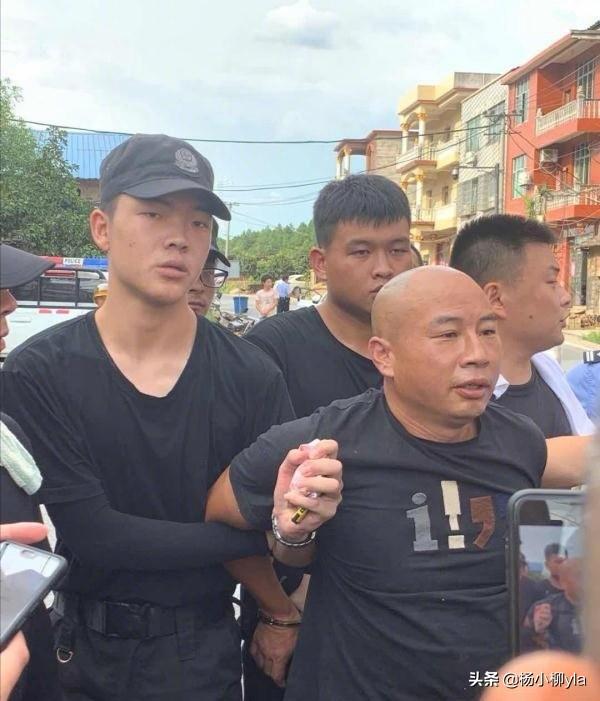 躲猫猫案:江西连杀三人的曾春亮已于今天下午4点半被警方抓获，你怎么看