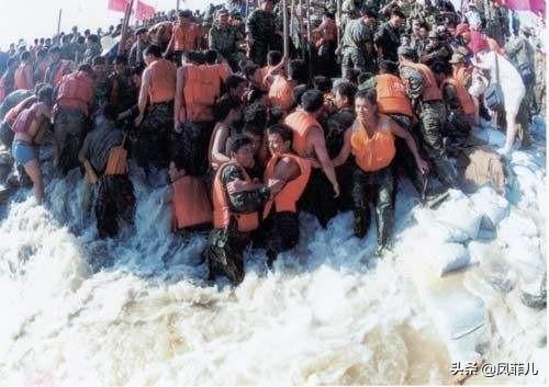 98年长江走蛟，长江流域发大水为什么不能及时排向大海
