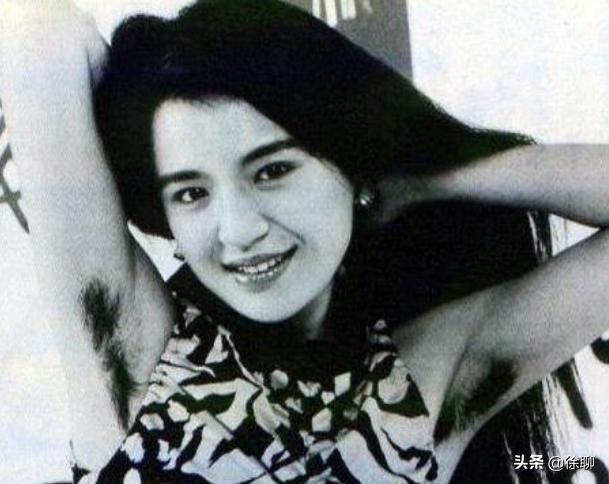 男星露鸟:为什么有些女性喜欢在网络上拍照片的时候，故意把腋毛露出来？