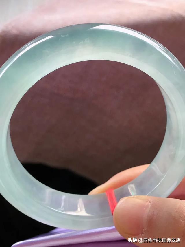 玉手镯戴哪一个手比较好,翡翠玉手镯应该戴哪只手？