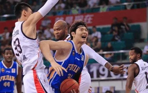 CBA上海男篮再次报价王哲林，4000万+董瀚麟，伍佰兰会心动么？