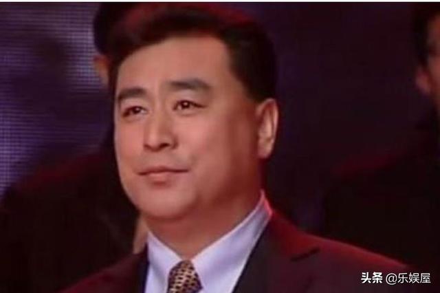 央视主持人张宏民:前央视主播张宏民一心忙事业不结婚，无儿无女，这样值得吗？