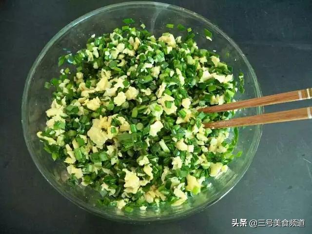 韭菜粉丝鸡蛋饺子馅的做法，早餐店里的韭菜鸡蛋粉条蒸饺馅是怎么做的？