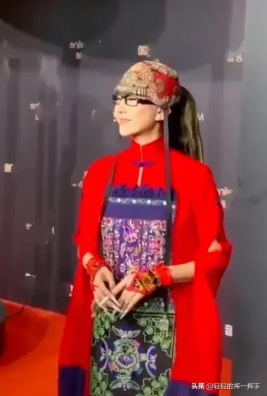 杨丽萍腿怎么了:如何看待杨丽萍的动态热评事件？