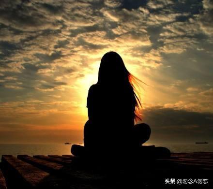 年轻人，你的点点滴滴没有那么多人在乎，为什么要发<a href=https://maguai.com/list/256-0-0.html target=_blank class=infotextkey>朋友圈</a>(年轻人冲动的<a href=https://maguai.com/list/256-0-0.html target=_blank class=infotextkey>朋友圈</a>圈说说)