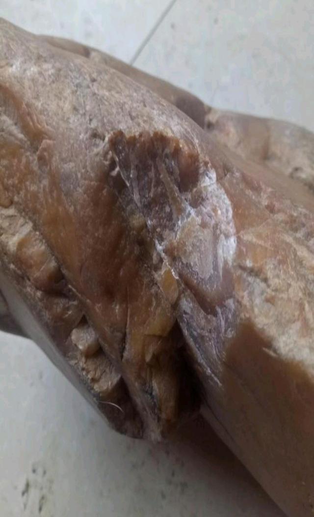 不透明的黄蜡石图片这块7公斤透光性能好是黄蜡石吗