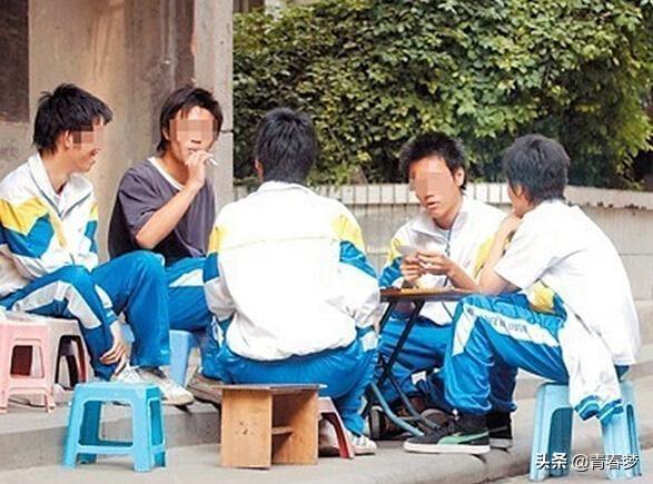 子猫絮语绘本在先观看:你会陪着孩子看奥特曼吗，为什么？