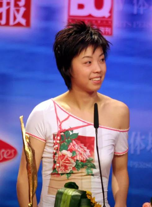 女运动员:乒乓球历史上最伟大的男、女运动员分别是谁？