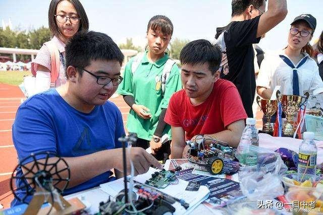 大学生如何广交朋友:大学有必要扩大自己的圈子，多交朋友吗？还是埋头苦干？