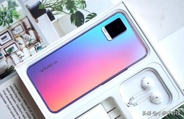 现在5G手机动不动就 “半斤”重,想入手一部轻薄的,有推荐吗？