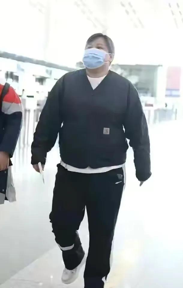 贾玲瘦的时候:贾玲真的是越来越胖了，这样对身体不好啊，她为什么不减肥呢？