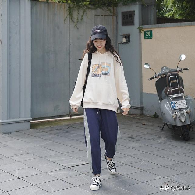 运动裤配什么样子的上衣好看_清洁门户