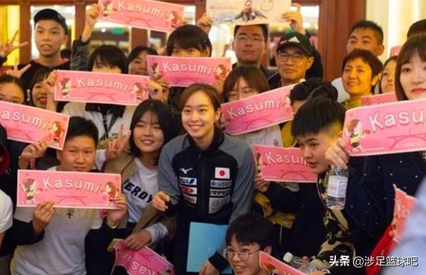 马龙女朋友:石川佳纯最新广告片化身吃货少女，球迷大赞清纯可爱，你怎么看？