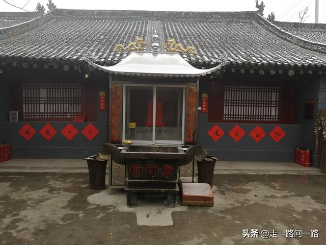 据说古墓派在陕西终南山，那么小龙女和李莫愁都说陕西方言吗？