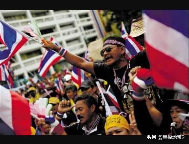 泰国也乱了，民权和王权对峙，年轻一代