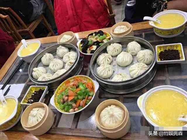 博主回应喂狗吃辣椒:顾客说包子难吃，狗不理见差评果断报警，老字号怎么混成了这样？