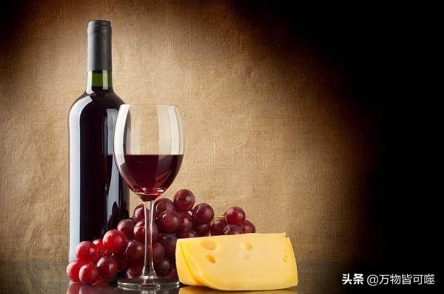 塞冰块葡萄倒红酒，西式宴会怎样给客人倒葡萄酒