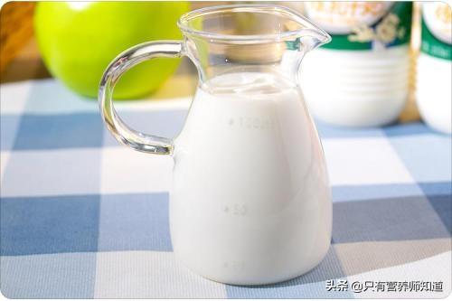 你喝的牛奶是“真”牛奶吗，你对喝牛奶的常识知多少纯牛奶和鲜牛奶究竟一样吗