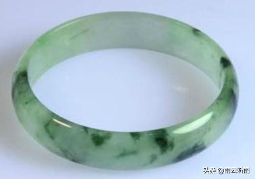 商场卖的和田玉是真的吗,老人说市场上卖的玉都是假的对吗？