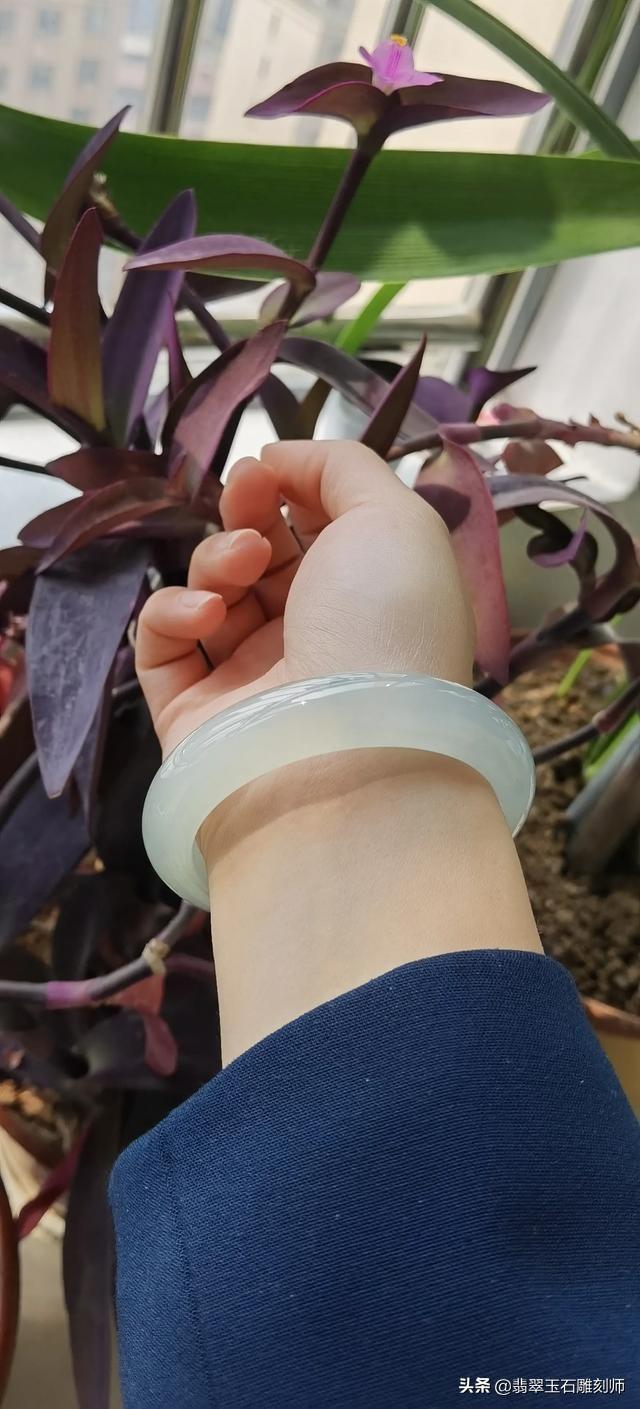 圆条手镯8毫米细吗,看看这条镯子品质怎么样？