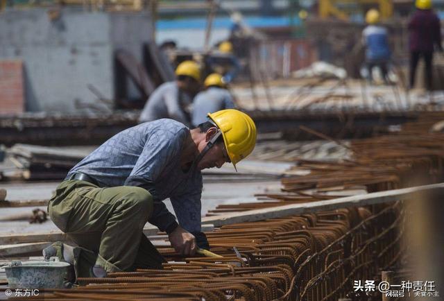养父为郭新振买房:郭新振决定留养父母身边报养育之恩，为什么会引发舆论不适感
